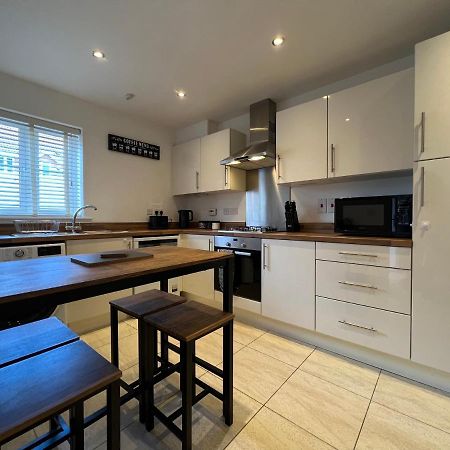 The Belfry 3 Bedrooms 2 Bathrooms Contractors & Family Higham Ferrers ภายนอก รูปภาพ