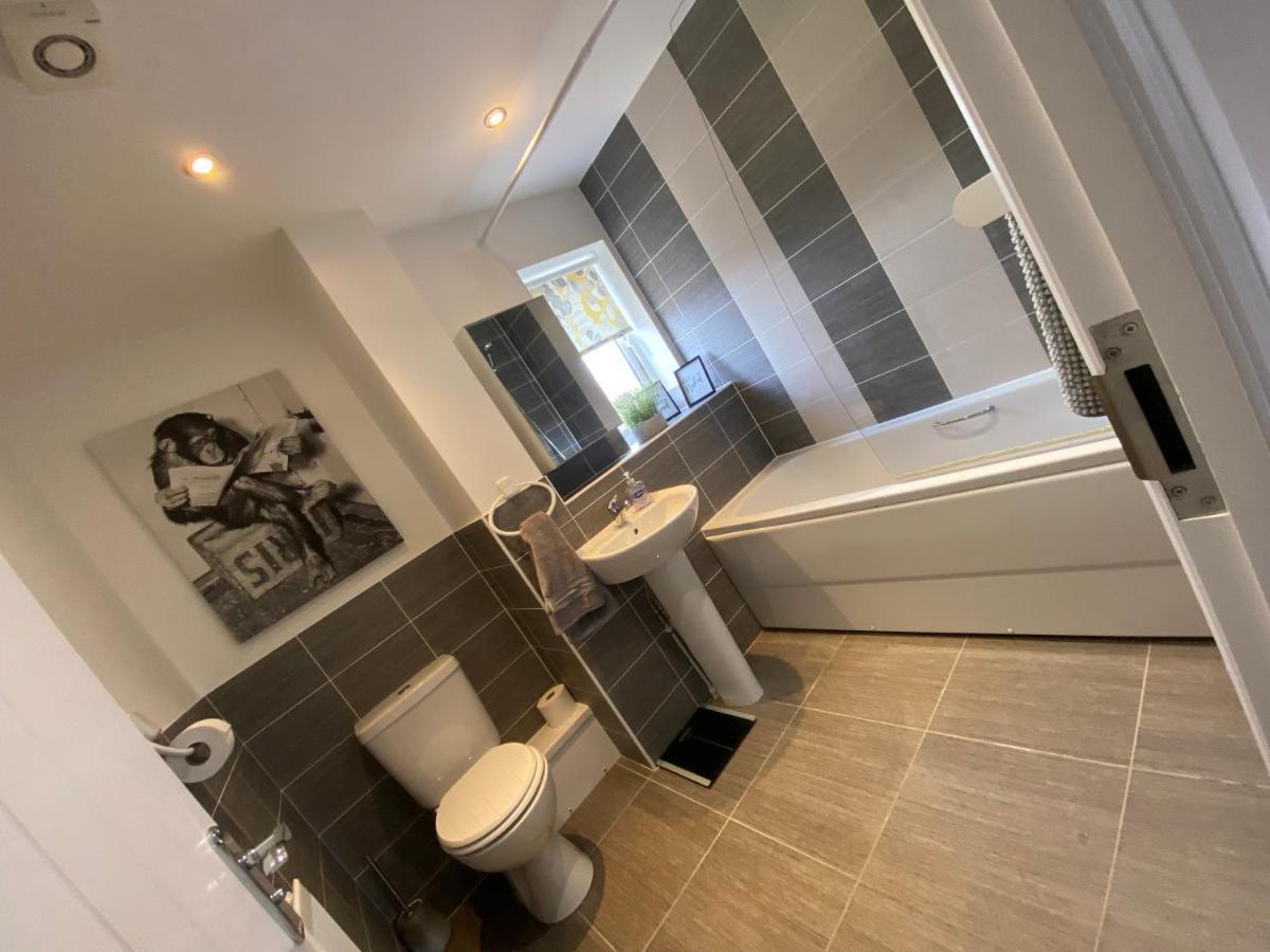 The Belfry 3 Bedrooms 2 Bathrooms Contractors & Family Higham Ferrers ภายนอก รูปภาพ