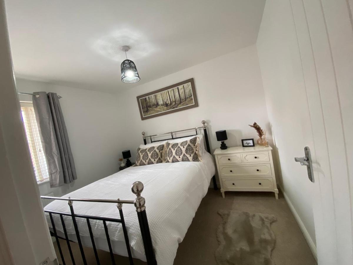 The Belfry 3 Bedrooms 2 Bathrooms Contractors & Family Higham Ferrers ภายนอก รูปภาพ