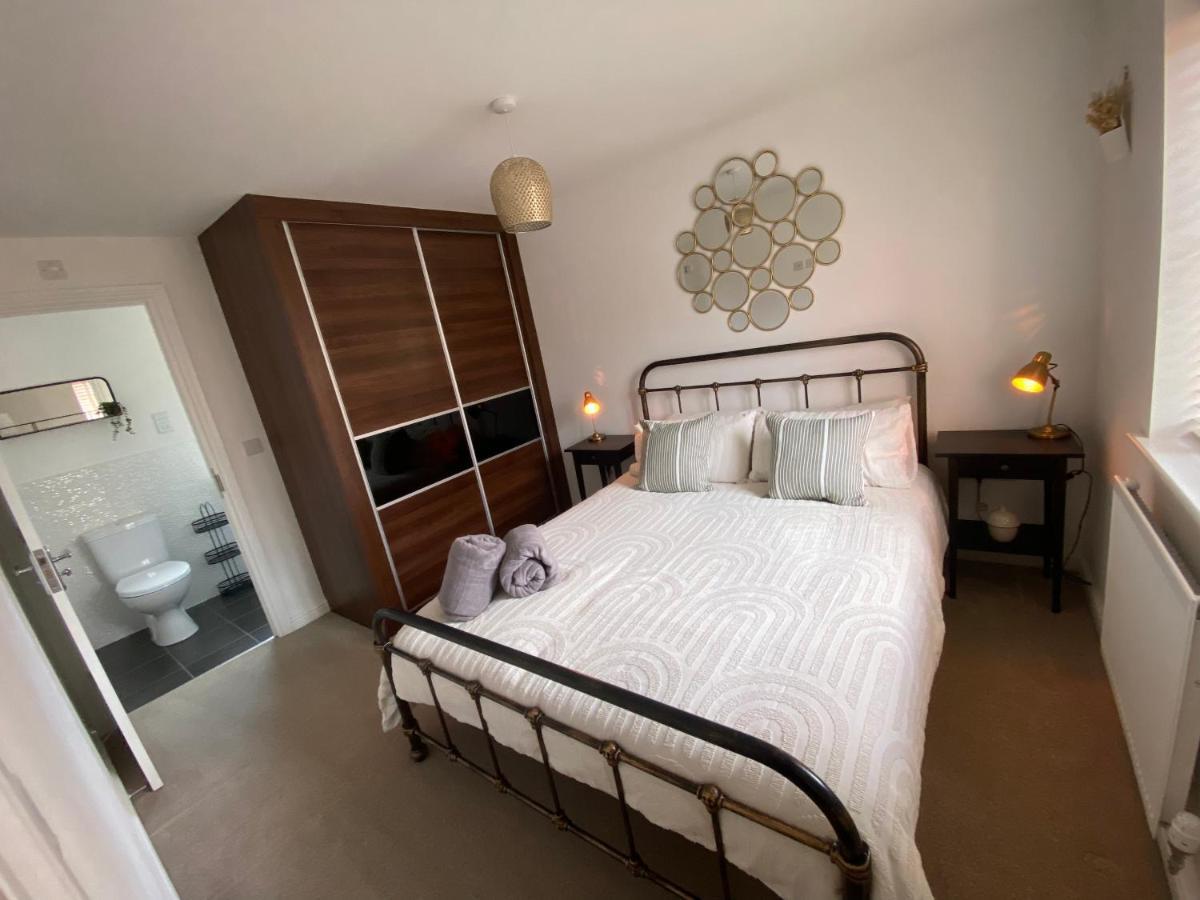 The Belfry 3 Bedrooms 2 Bathrooms Contractors & Family Higham Ferrers ภายนอก รูปภาพ