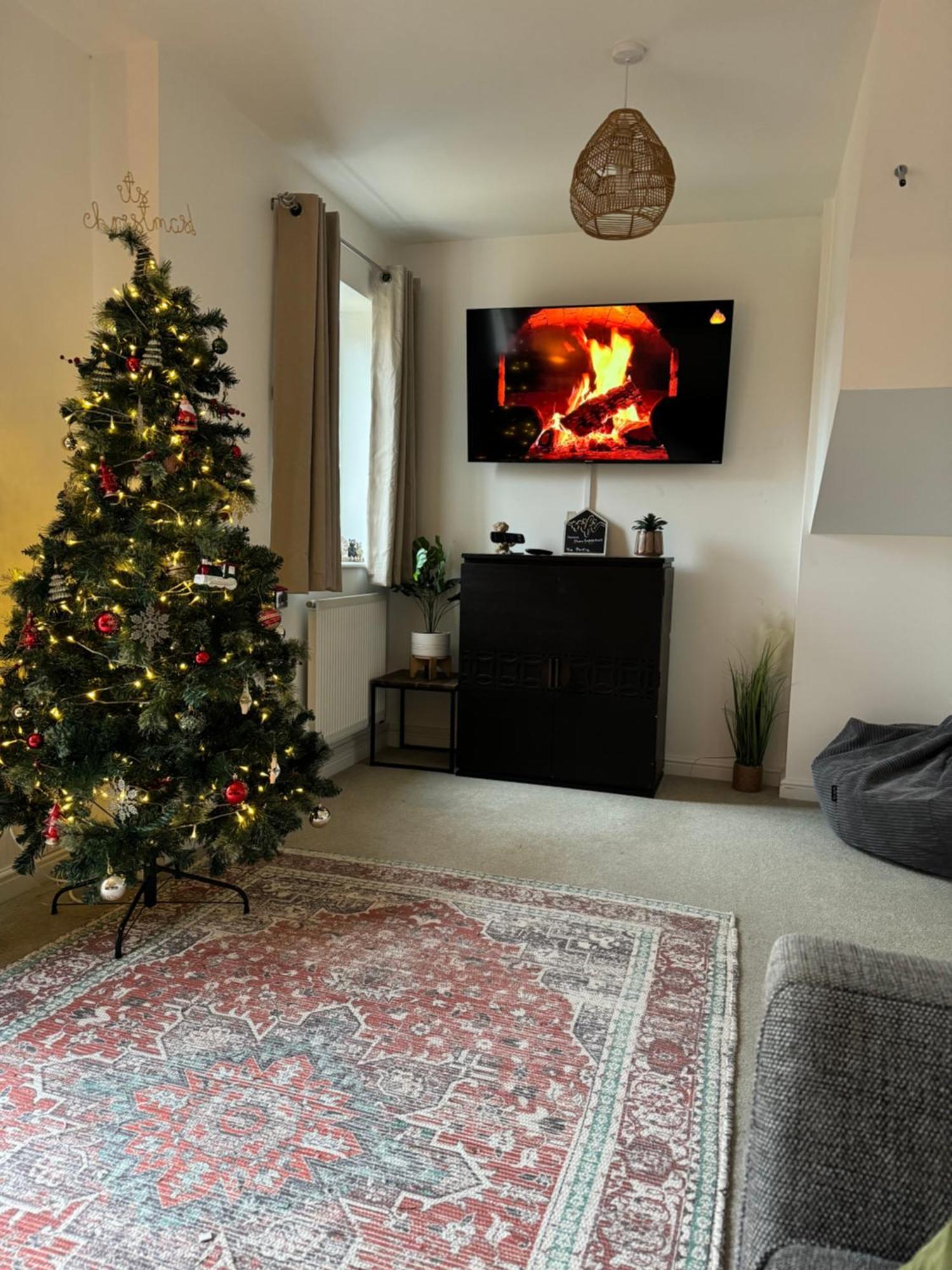 The Belfry 3 Bedrooms 2 Bathrooms Contractors & Family Higham Ferrers ภายนอก รูปภาพ
